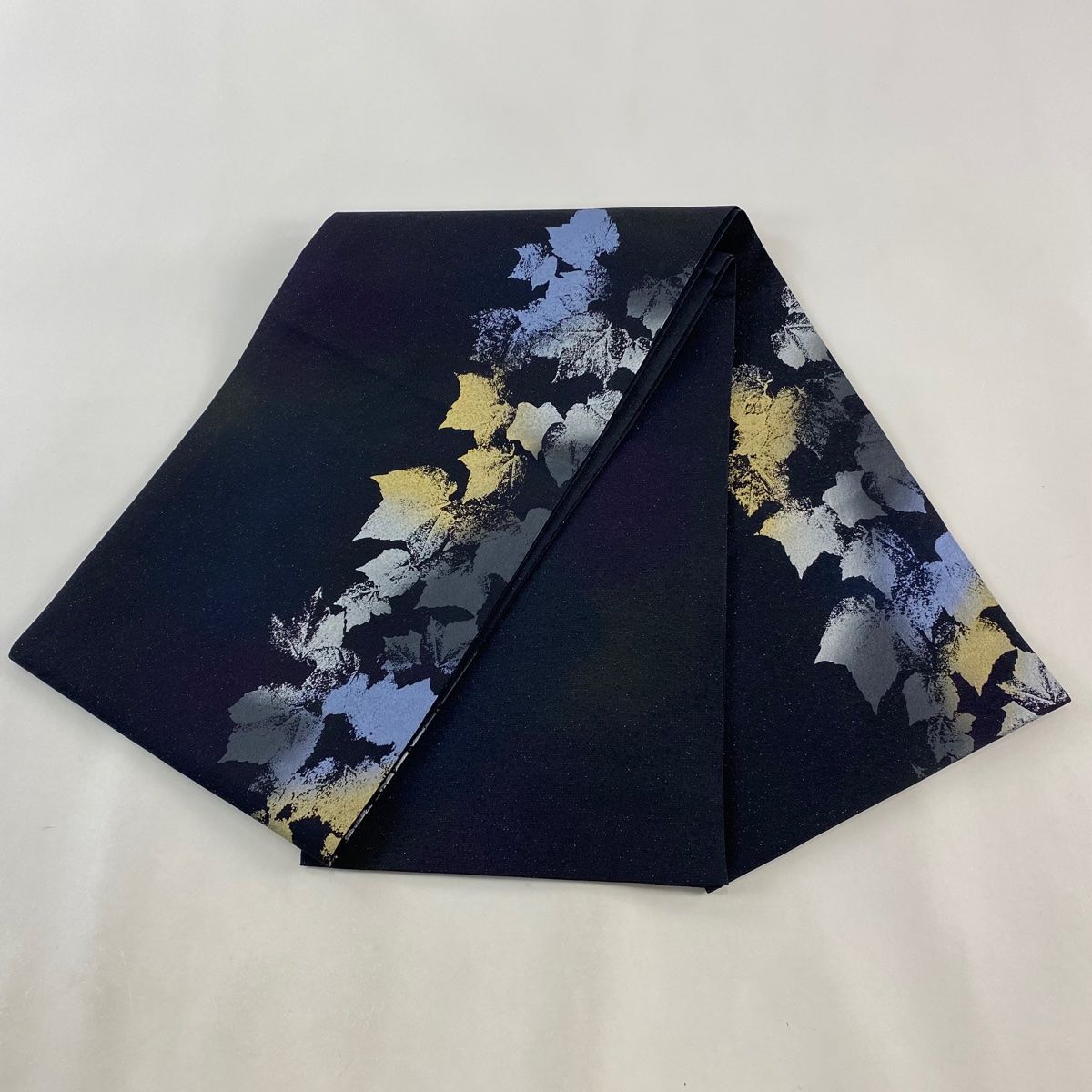袋帯 美品 秀品 葉 箔 黒 お太鼓柄 正絹 【中古】 - メルカリ