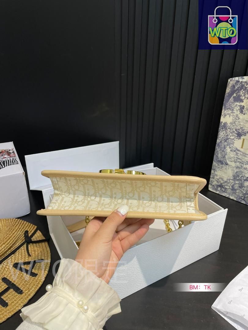 【先行発売☆手に入れば幸運】DIOR チェーン付 ホーボー バッグ いよいよ発売！「ディオール ヴァイブ」バッグができるまで