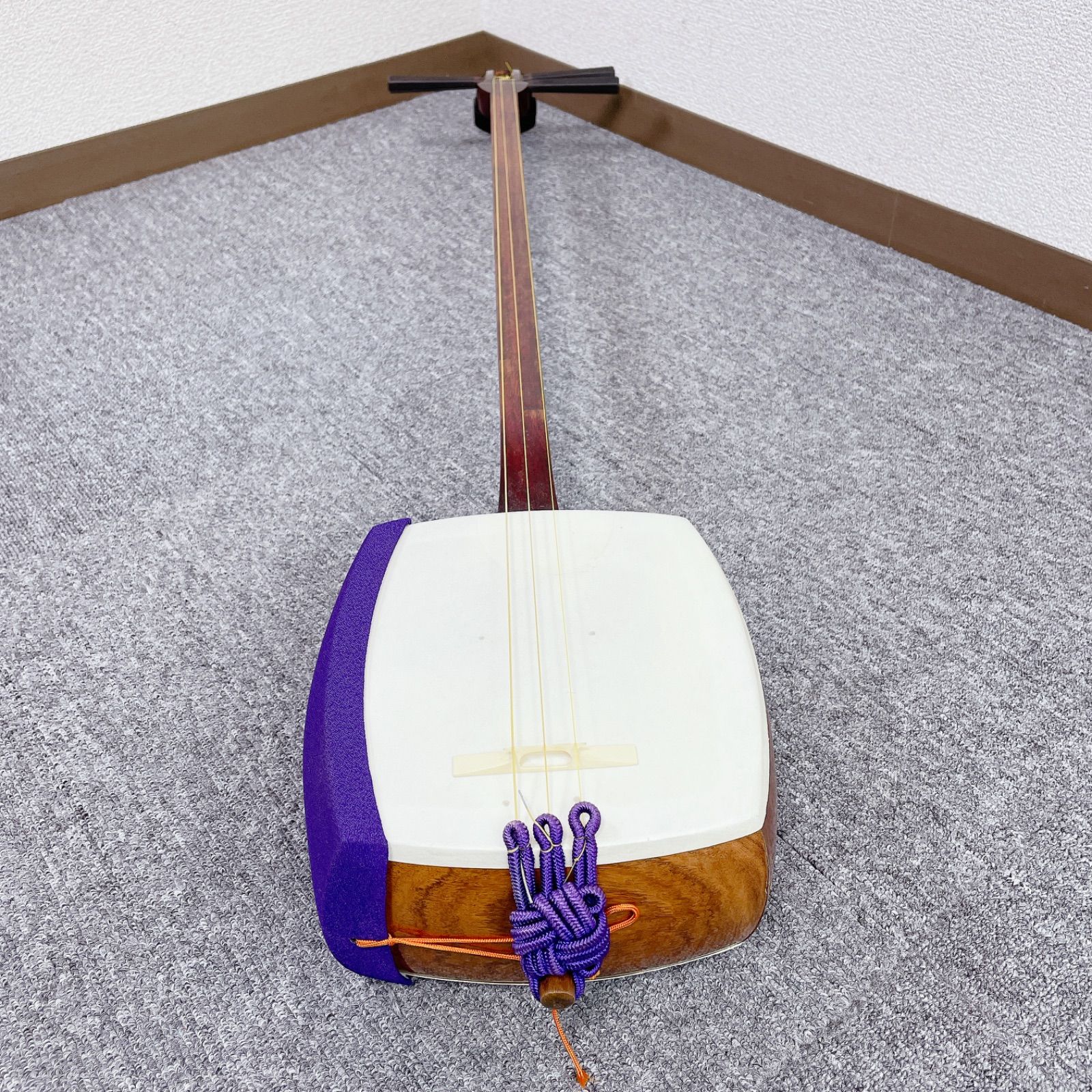 三味線 短棹 中棹 金細 1本溝 綾杉胴 トチ入り紅木 和楽器 民謡 高級