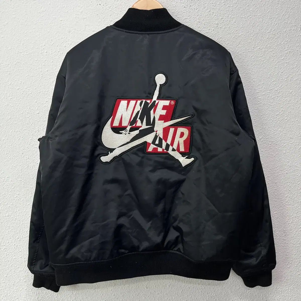 L ジョーダン Nike(ナイキ） MA ー 1 メンズ ジャンプマン