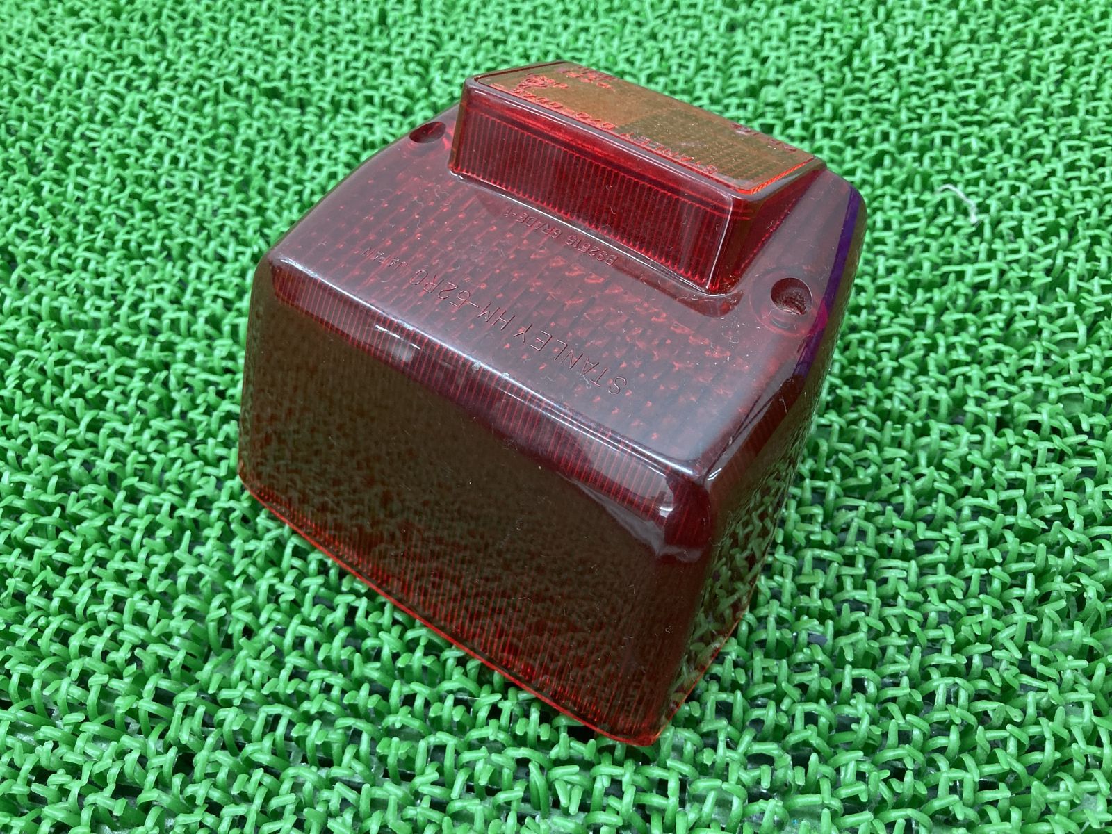 テールランプレンズ