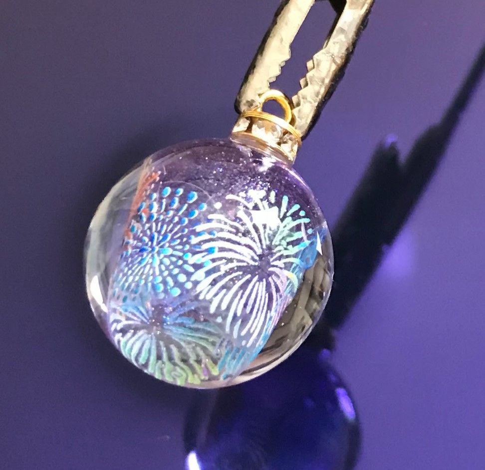 花火玉 レジン ハンドメイド キーホルダー 球体 no.717 - メルカリ