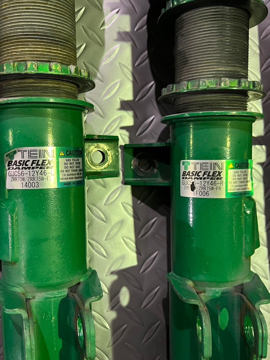 ZRR70 ノア ヴォクシー テイン TEIN車高調 フルタップ ベーシック