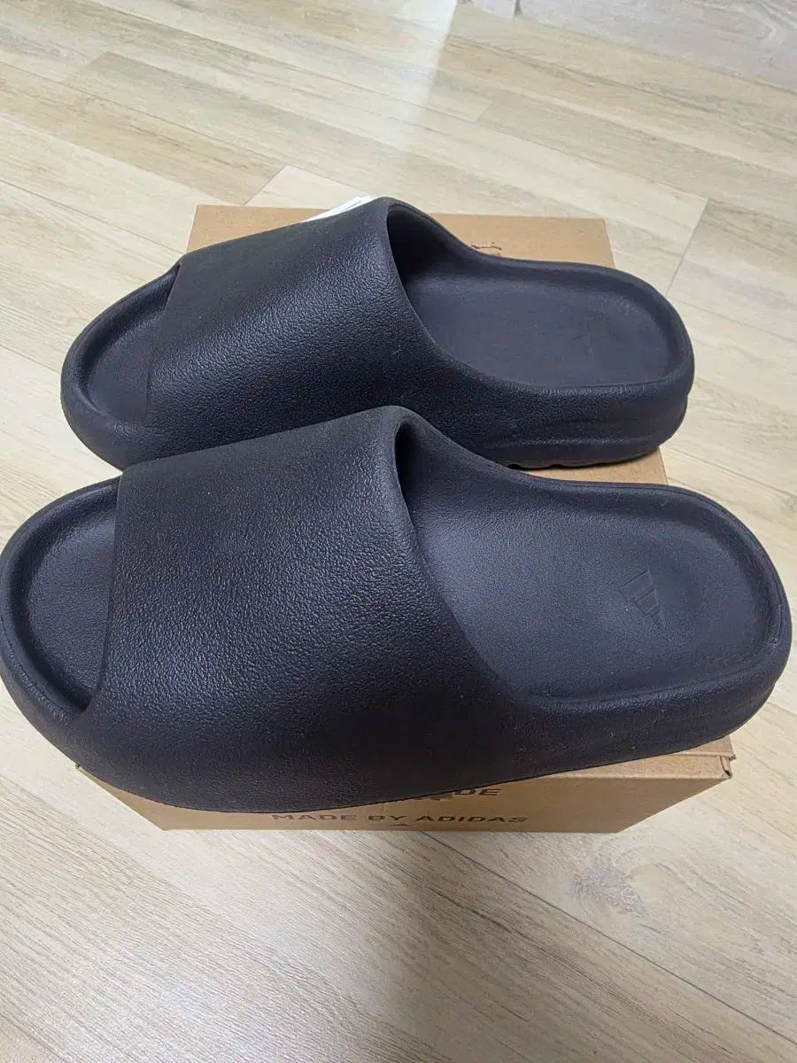 adidas アディダス