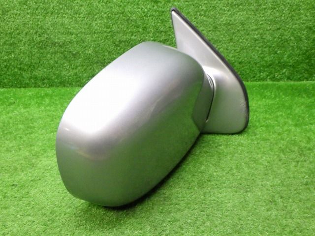 日産　JTR50　テラノ　右ドアミラー　カラーシルバー　4P＋3P　241118015