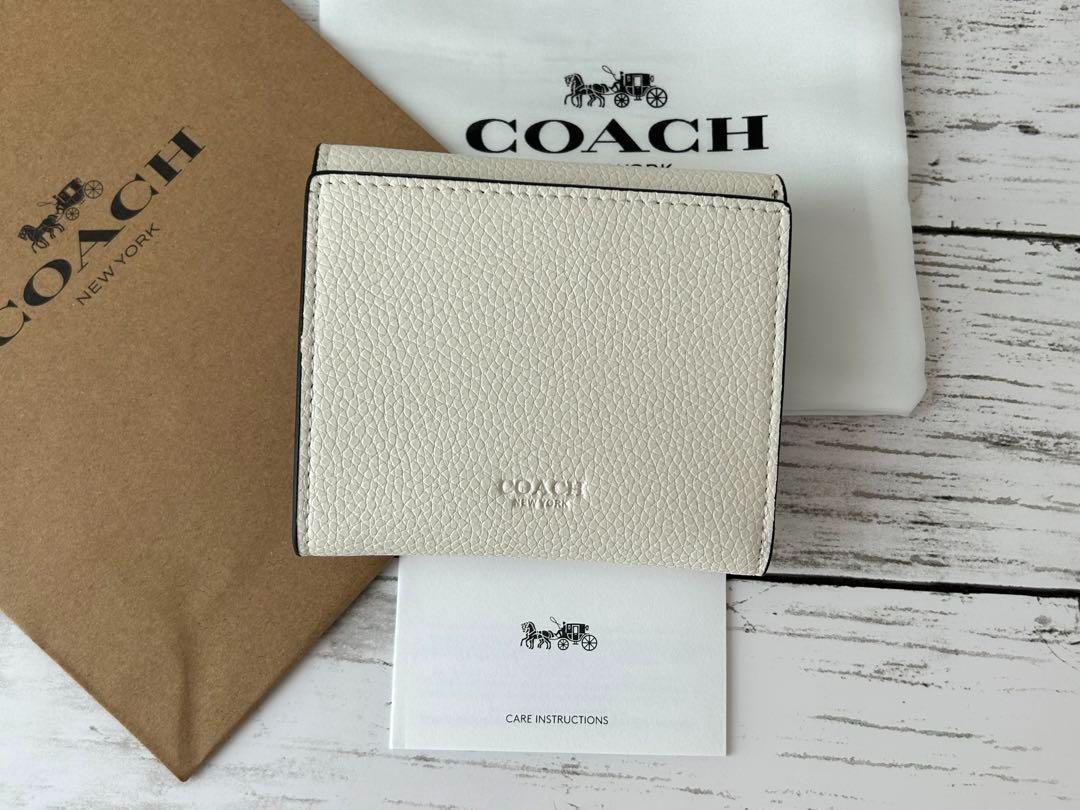 新品未使用】COACH コーチ二つ折り財布 馬モチーフホワイトシグネチャー - メルカリ