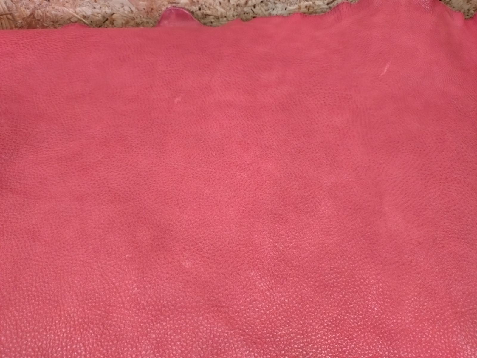 ヌメ革シュリンク レッド