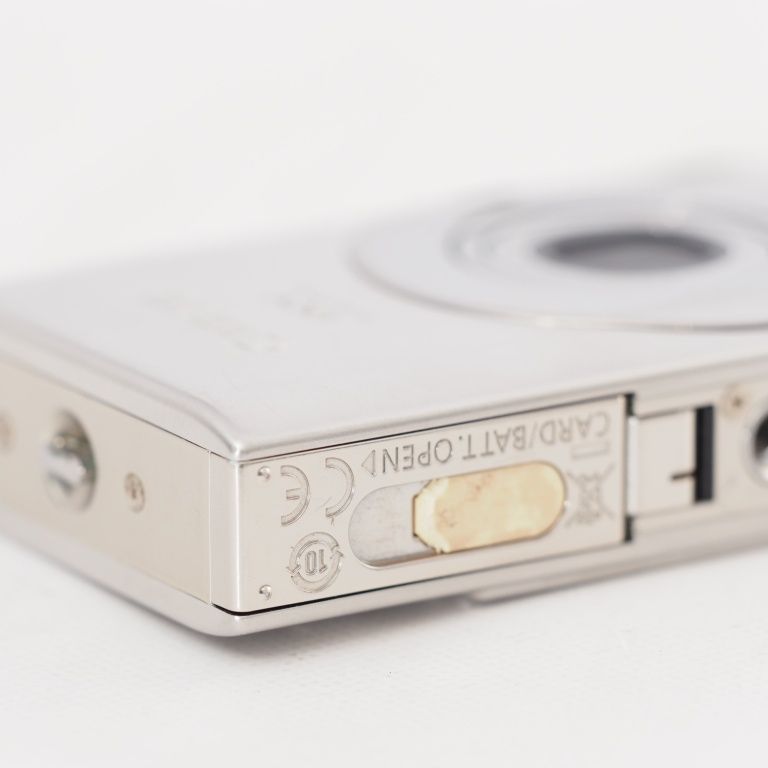 中古】Canon デジタルカメラ IXY (イクシ) DIGITAL 25IS (シルバー