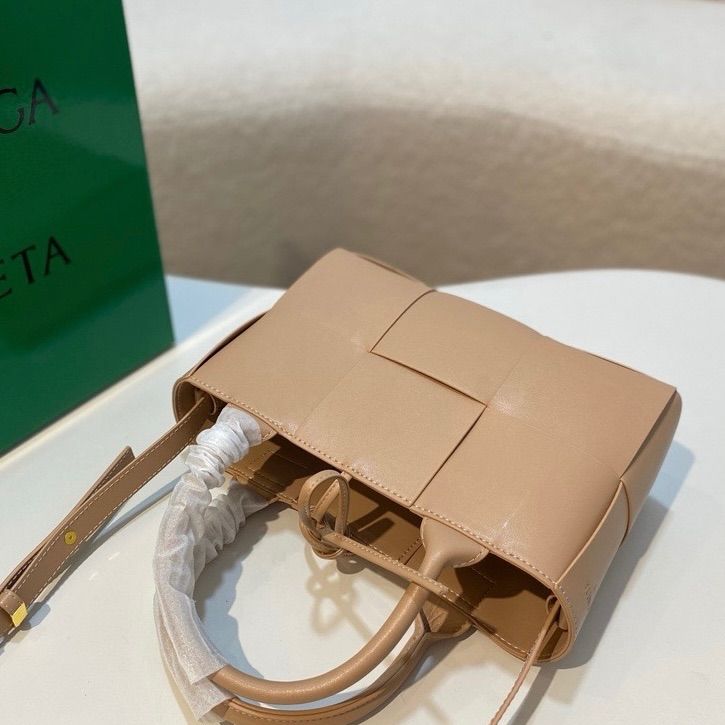 新品 未使用 BOTTEGA VENETA ハンドバッグ  ショルダーバッグ