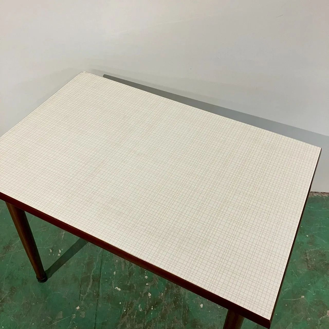 レトロなテーブル