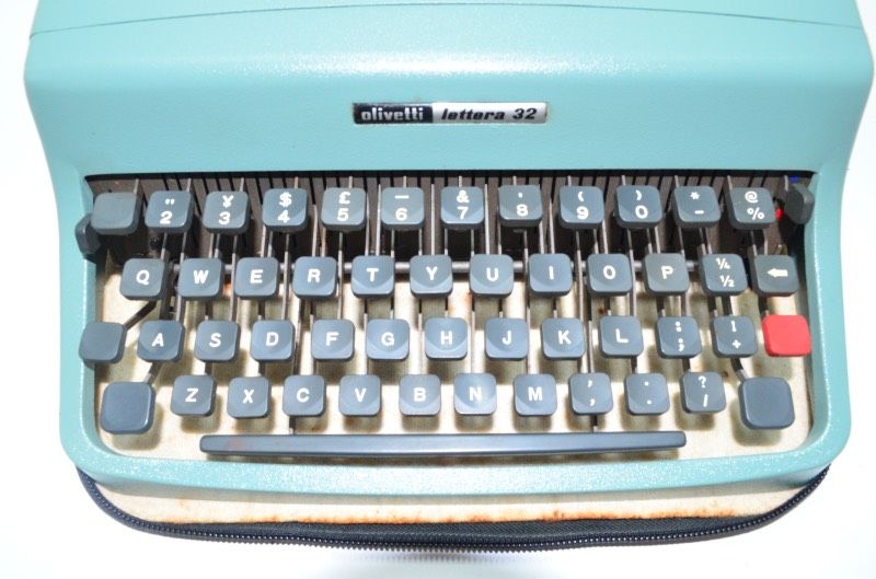 送料無料】 オリベッティ Olivetti Lettera 32 ポータブルタイプ