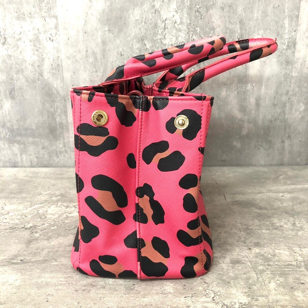 大、大特価 【VS・PINK】★ヒョウ柄 ウィークエンドダフルBAG★ 大、大特価 【VS・PINK】☆ヒョウ柄 ウィークエンドダフルBAG☆