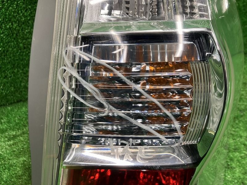 プリウスα ZVW41W 右テールランプ・テールライト S 5人 スタンレー 47  