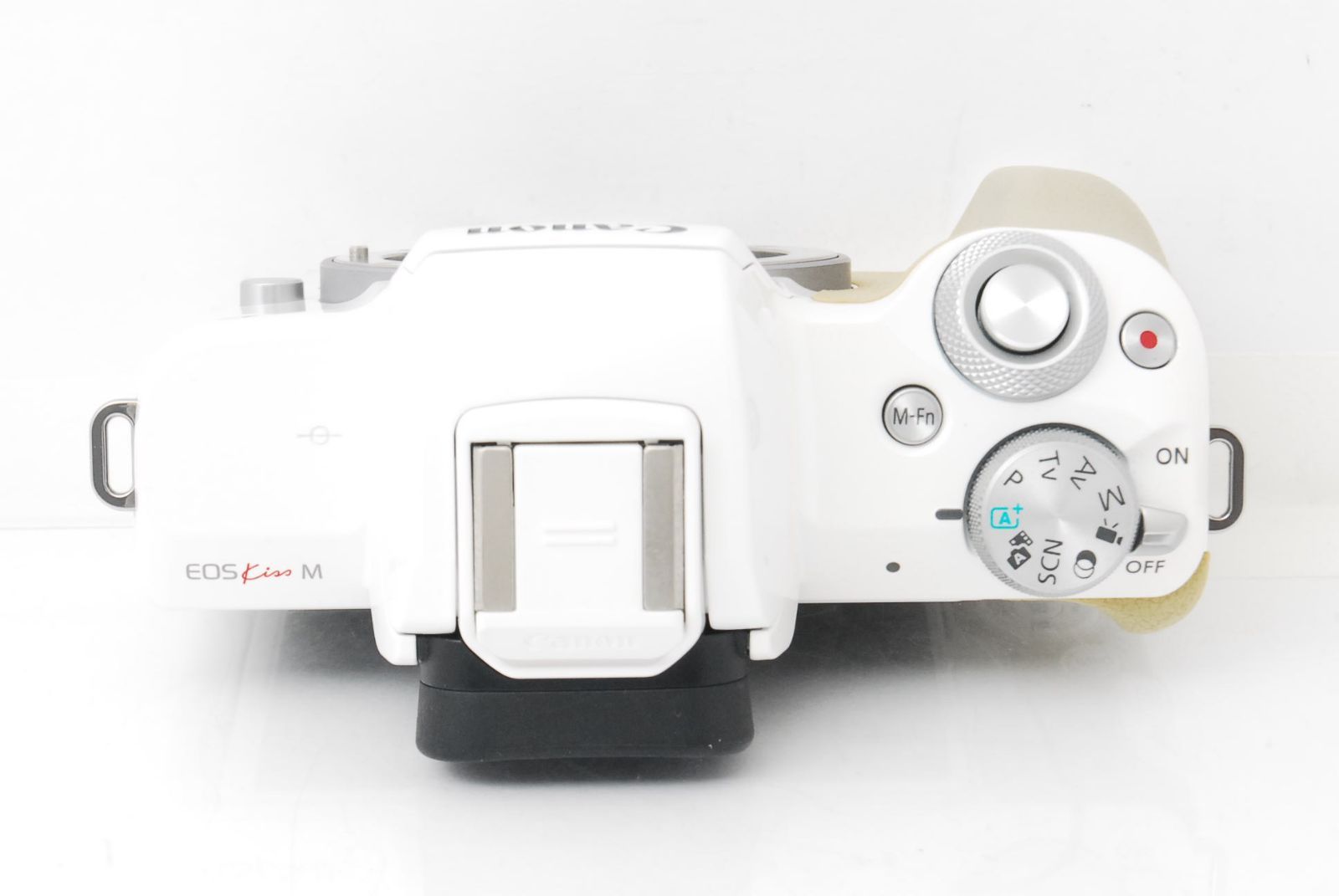 ❤️お洒落ホワイト♪高性能ミラーレス！スマホ転送OK☆キヤノン EOS