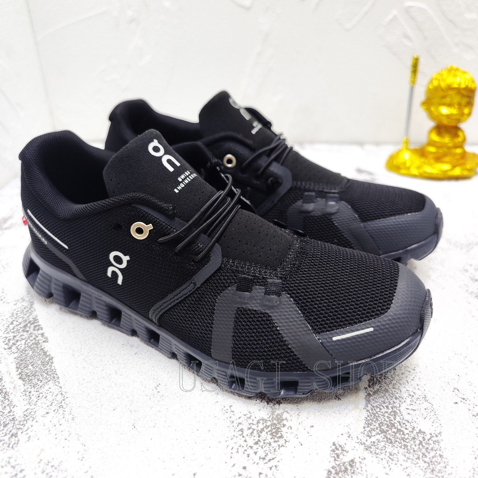 新品未使用✨オン　ランニングシューズ　クラウド5 ナイロン　オールブラック On オン ランニングシューズ Cloud 5 クラウド5 All Black