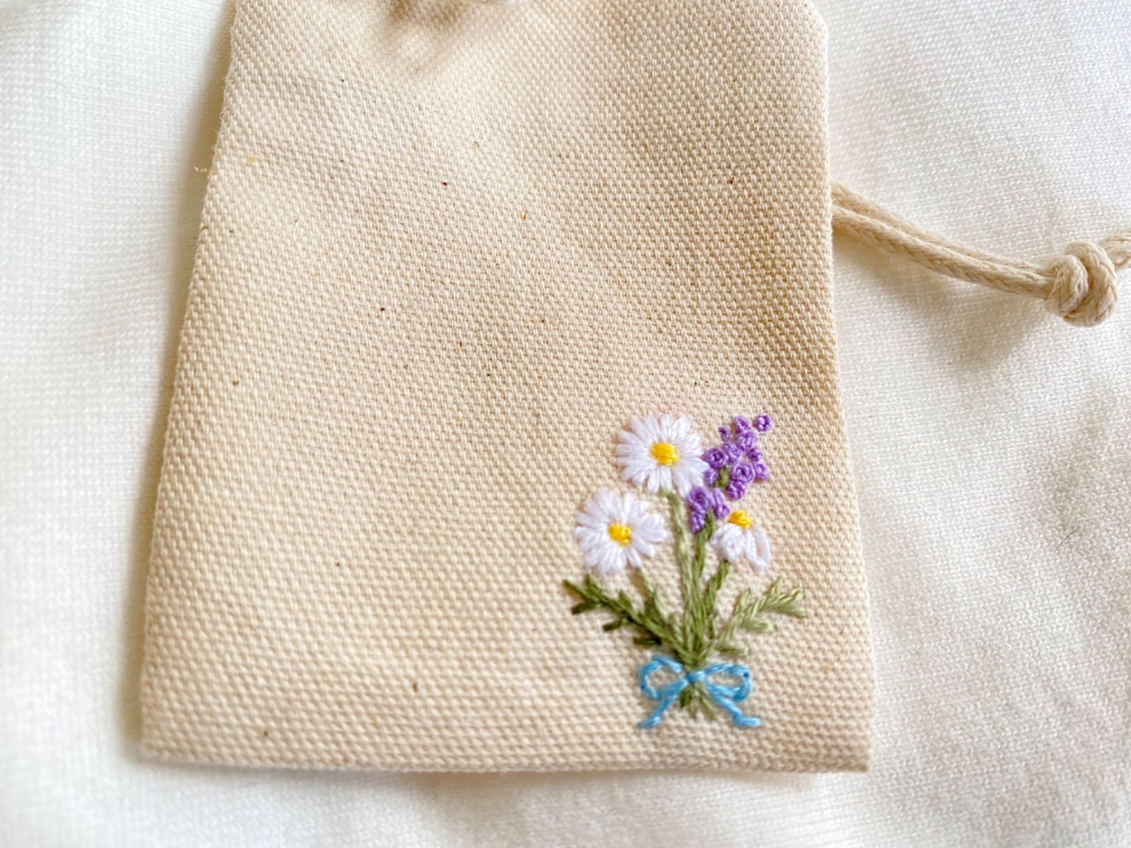 展示品 手刺繍ねこさんお守り袋 御守り袋 ハンドメイド - www ...