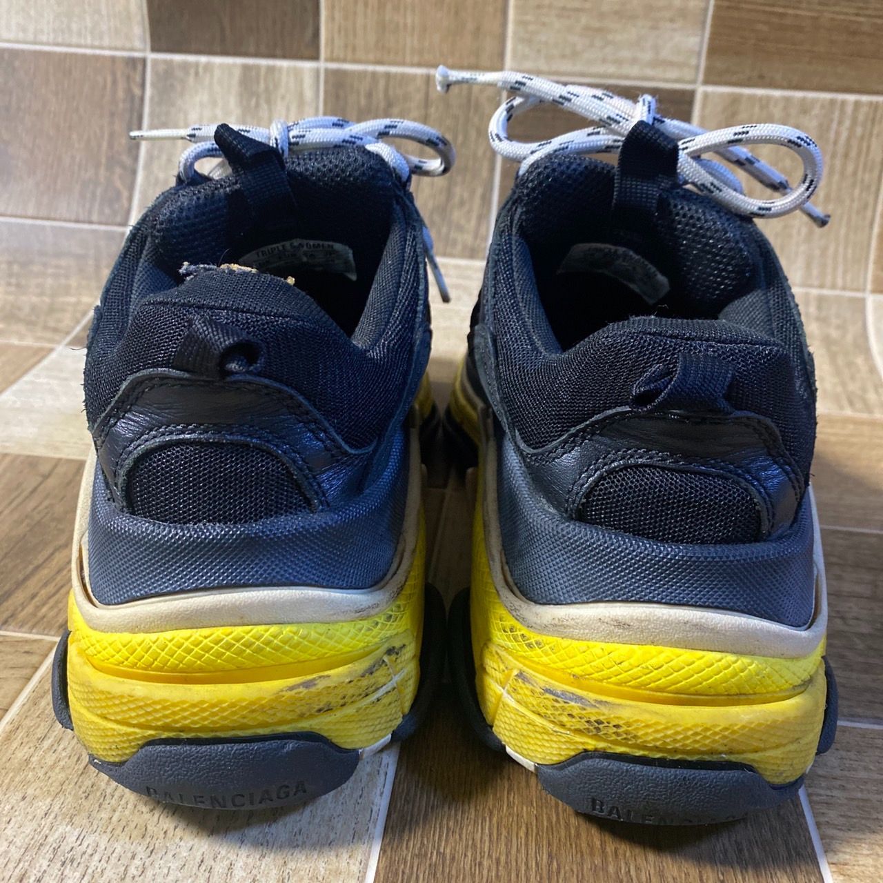 BALENCIAGA バレンシアガ トリプルエス スニーカー TRIPLE S