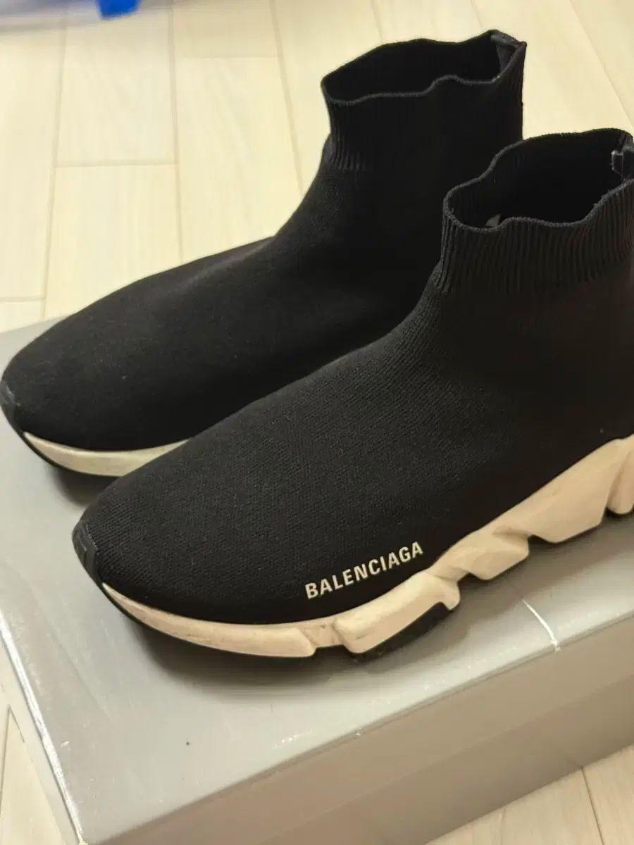 BALENCIAGA バレンシアガ