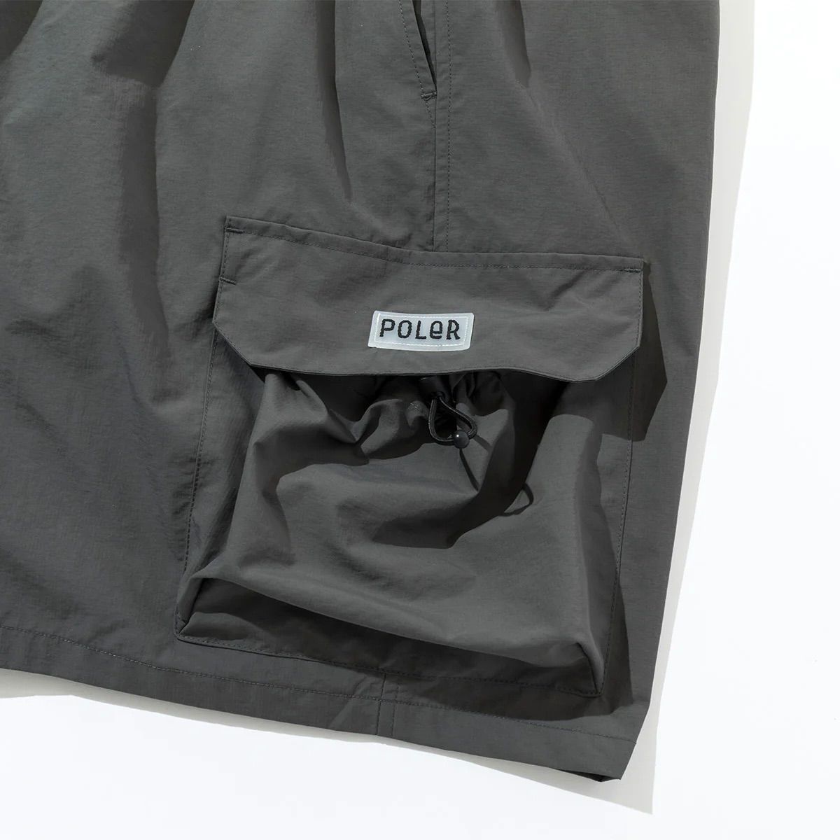 POLER SHIRRING NYLON WIDE CARGO SHORTS 251mcv0004 ポーラー ショートパンツ