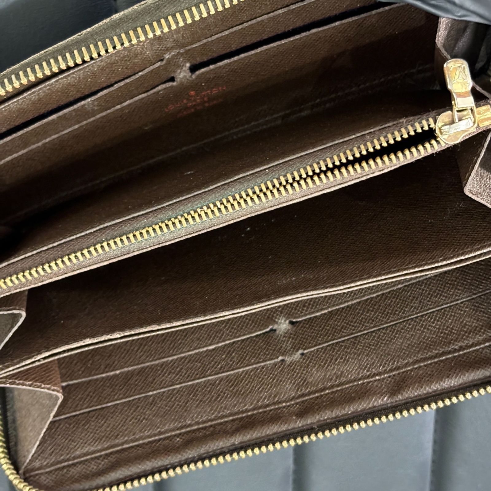 Dior ラウンドファスナー長財布 カウズ コラボ ビーレザー ロング