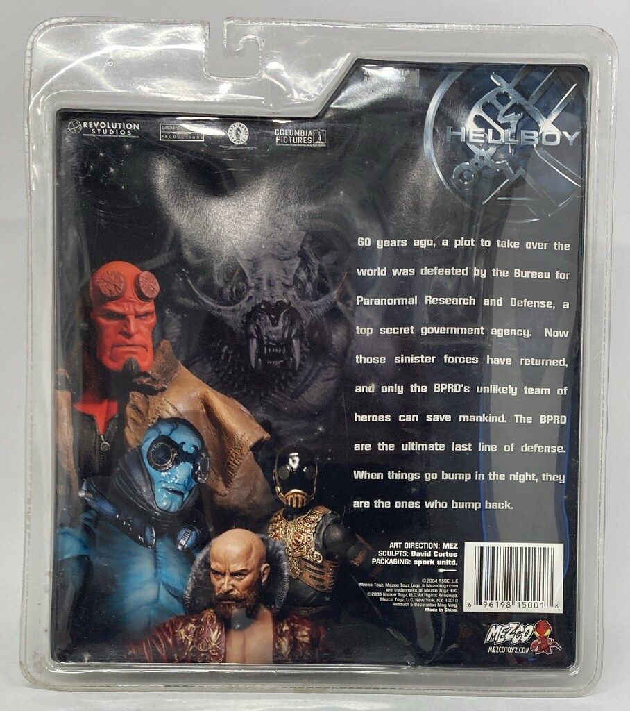 MEZCO (ACTION FIGURE) HELLBOY (口閉じ / 黒服) - メルカリ