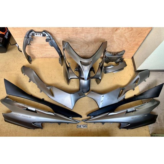 58795 スズキ SUZUKI スカイウェイブ 外装カウルセット アッパー サイド リア フェンダー シルバー