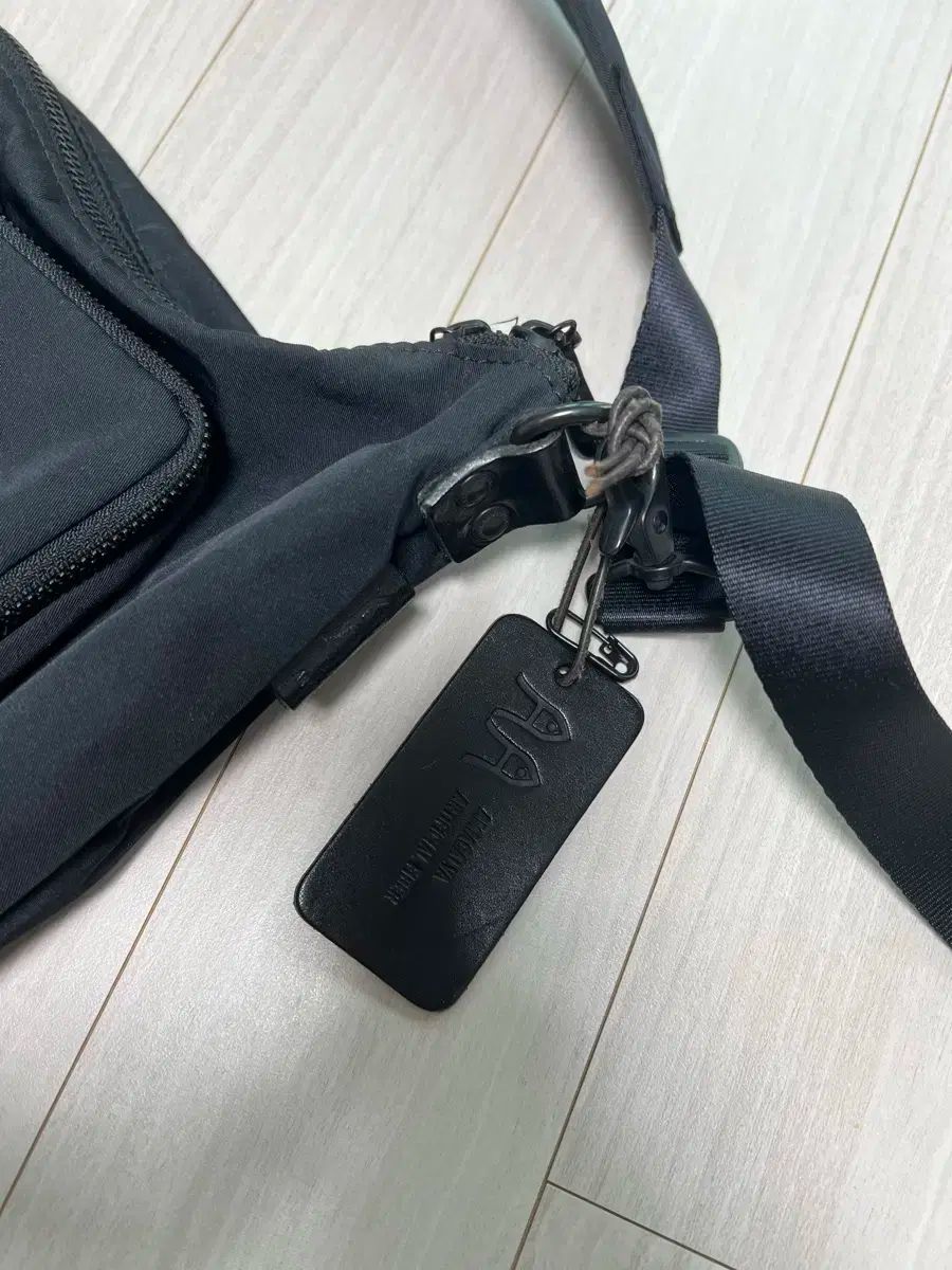 AMIACALVA(アミアカルヴァ) ボディバッグ ブラック AMIACALVA