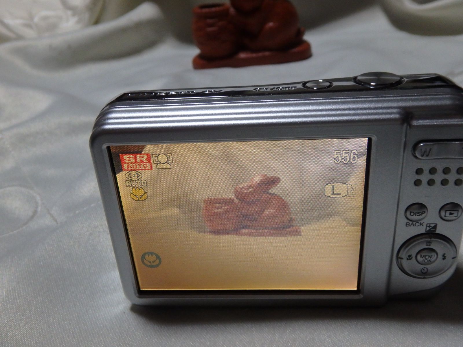 動作品 FUJIFILM AV240 FinePix デジタルカメラ 乾電池駆動 難あり