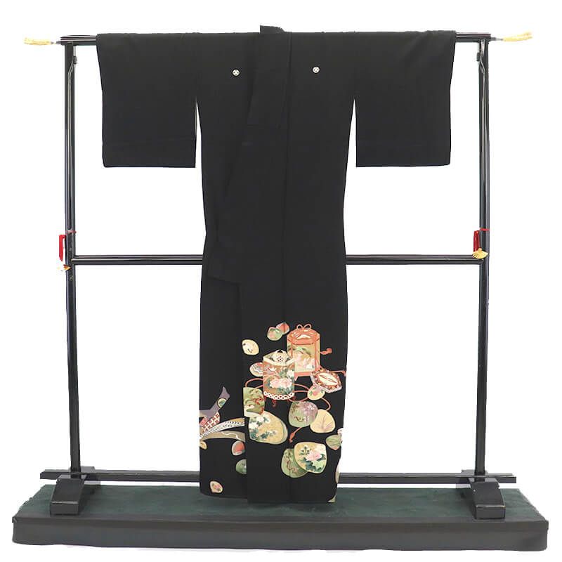 黒留袖 販売 単品 礼装 着物 和装 フォーマル 正絹 黒 丸に違い鷹の羽 刺繍 貝桶 蛤 鶴 身丈163.5cm 裄丈66cm 結婚式 母親 Ｍ~Ｌサイズ相当