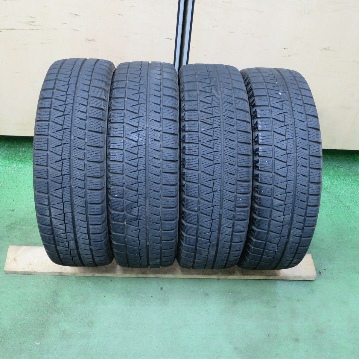 バリ溝 23年 綺麗 9分☆スタッドレス 195/65R15 トーヨー オブザーブ