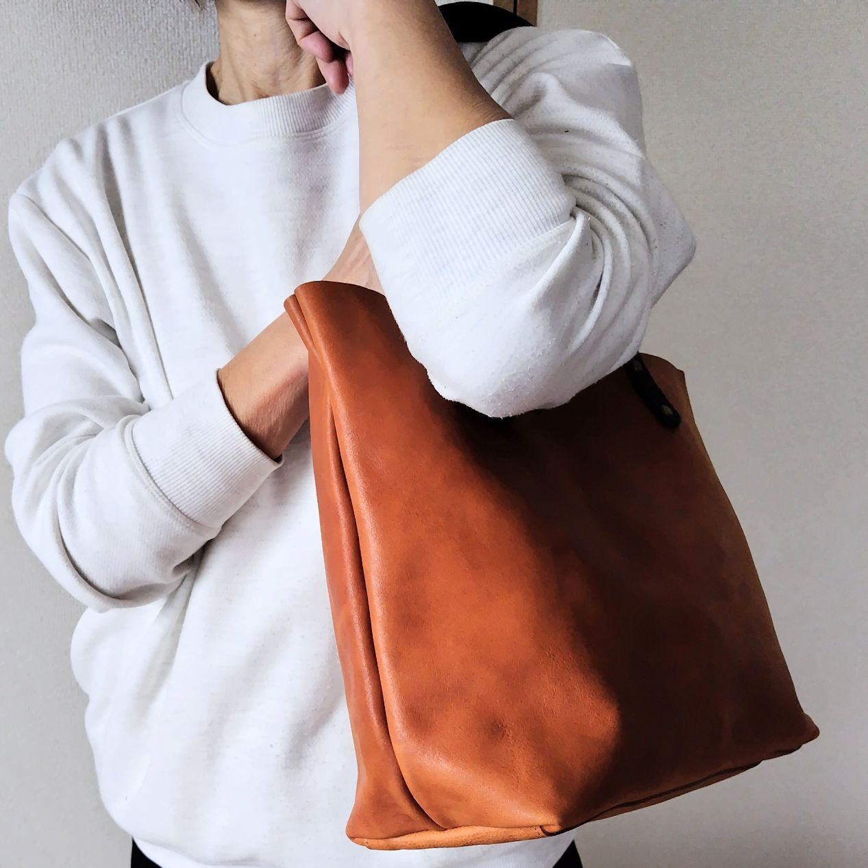 最新情報 ☆ハンドメイド☆ ヌメ本革 トートバック クリーマー加工 グレー バッグ