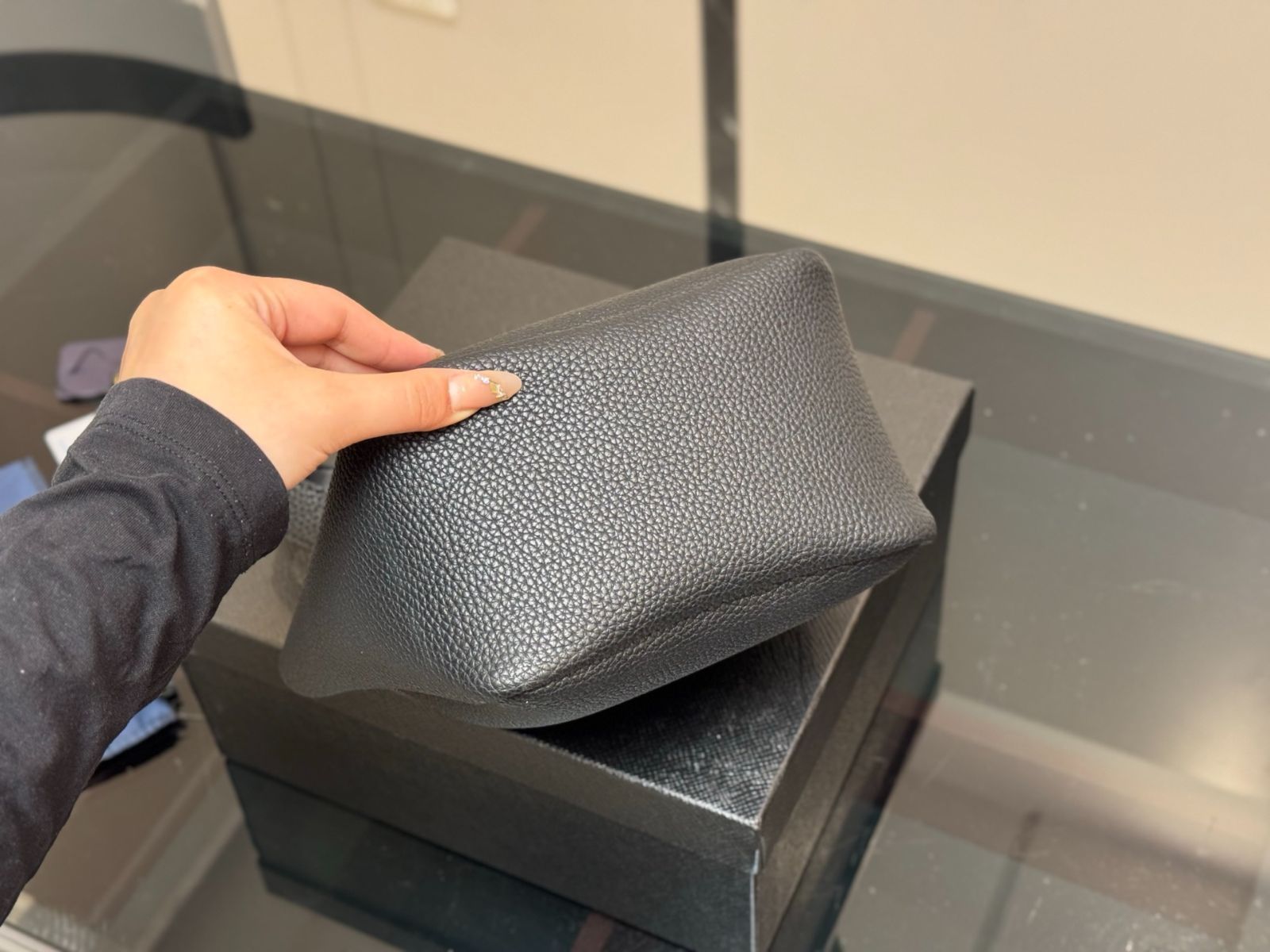 今日特価】Prada レザー トートバッグ！国内送料無料！限定在庫