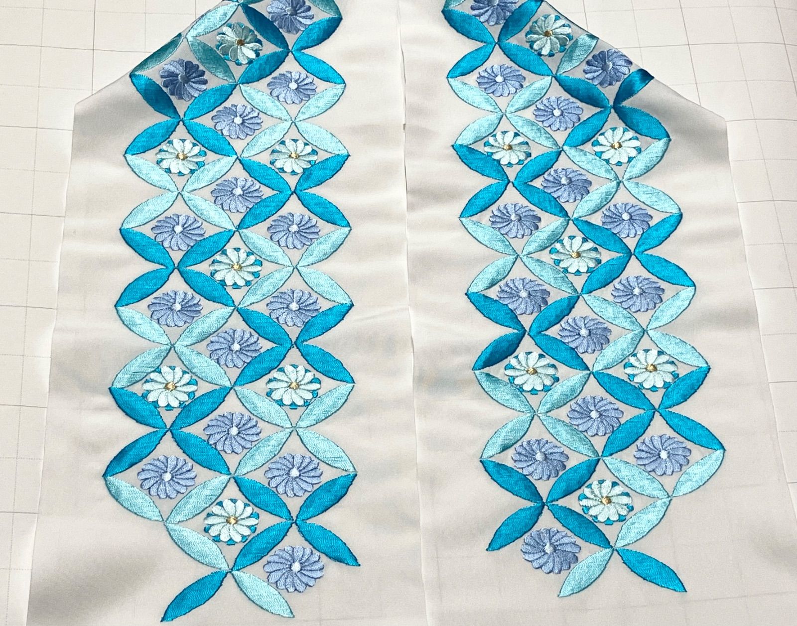≪花ラブリ≫WK804 刺繍半衿 七宝模様 菊 七宝に菊 花 はな 青 ブルー 水色 ライトブルー 青緑 ブルーグリーン 式典 成人式 卒業式 和装 和服 刺繍 ししゅう シルフィル® 帝人フロンティア