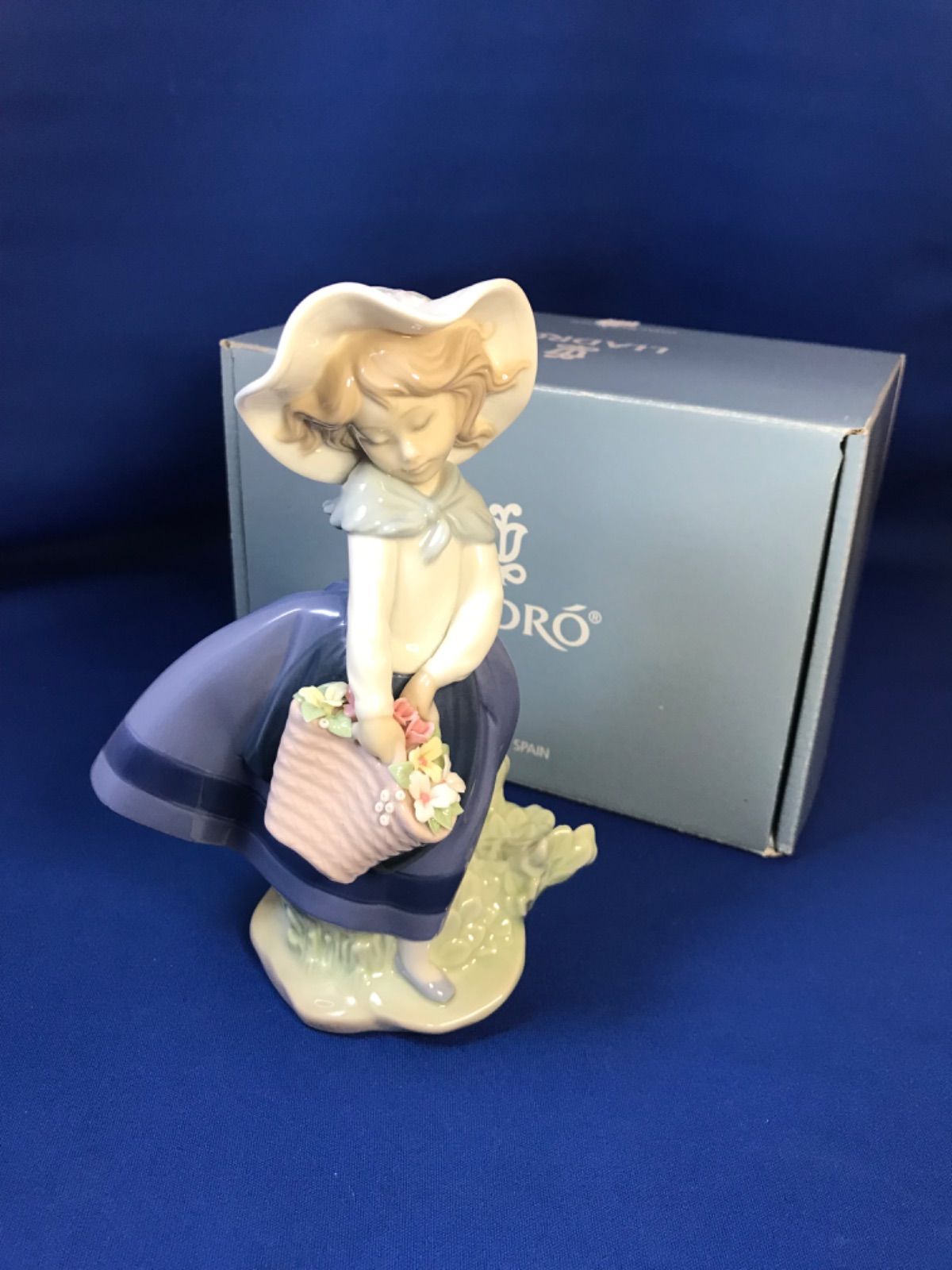 LLADRO リヤドロ『綺麗な花ばかり』フィギュリン 陶器人形 - メルカリ