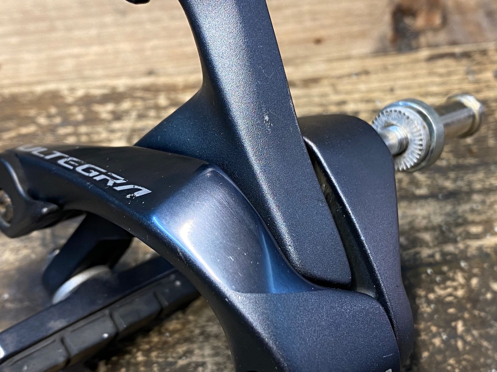 アルテグラR8000前後ブレーキキャリパー キャリパーブレーキ 性能比較 BR-R8000 VS BR-R7000 | MTB