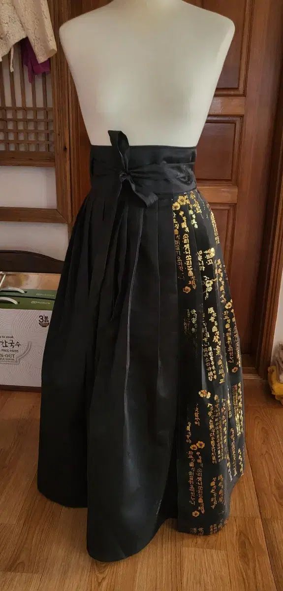 韓国舞踊 韓服ウエストスカート 훈민정음金箔生地 ポイント