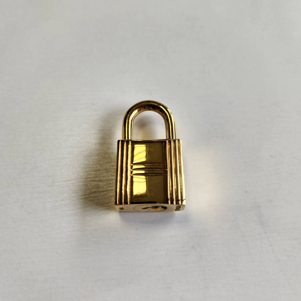 HERMES エルメス カデナ　24Kメッキ　No.104 104番　鍵付き ○HERMES エルメス カデナ 24Kメッキ No.104 104番 鍵付き