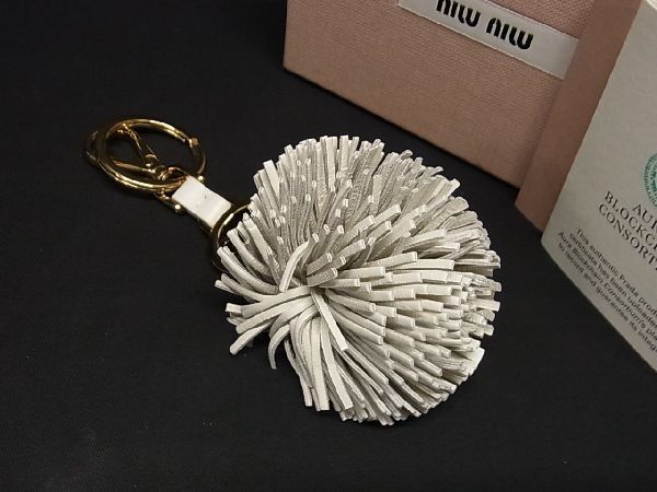 MIUMIU ミュウミュウ レザーキーホルダー キーリング □新品同様□ miumiu ミュウミュウ レザー キーホルダー キーリング