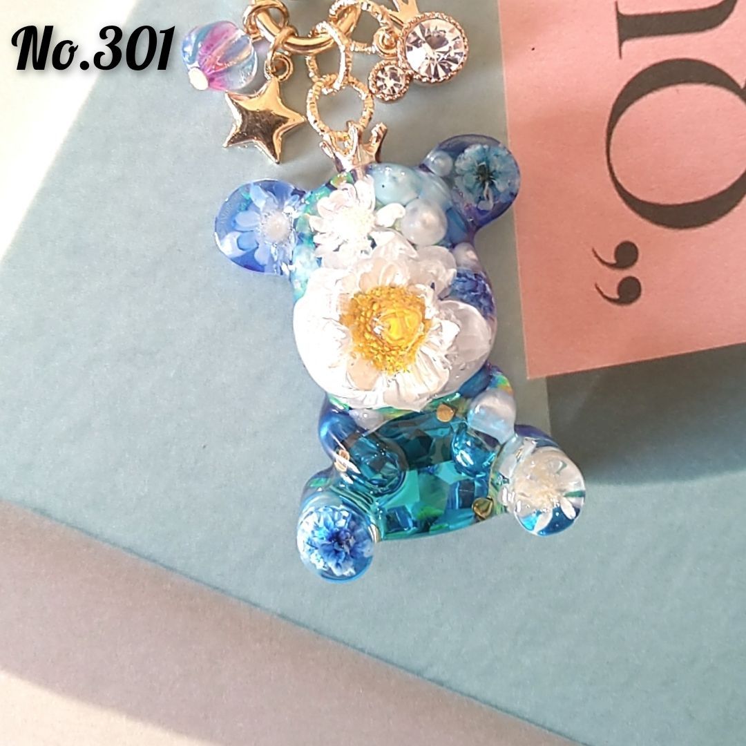 レジン キョロ三毛ちゃんのお花ひらひらワイヤーリングキーホルダー☺︎ レジン キョロ三毛ちゃんのお花ひらひらワイヤーリング