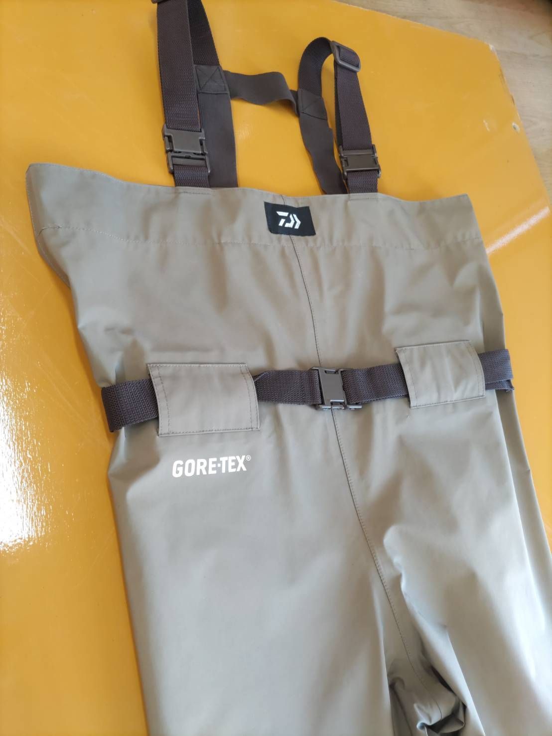 ダイワ GORE-TEX ウェーダー GW-4210R〈 Lサイズ 〉（01）ゴアテックス チェストハイ 渓流 鮎 サーフ イワナ ヤマメ アマゴ  シーバス チヌ バス フローター - メルカリ