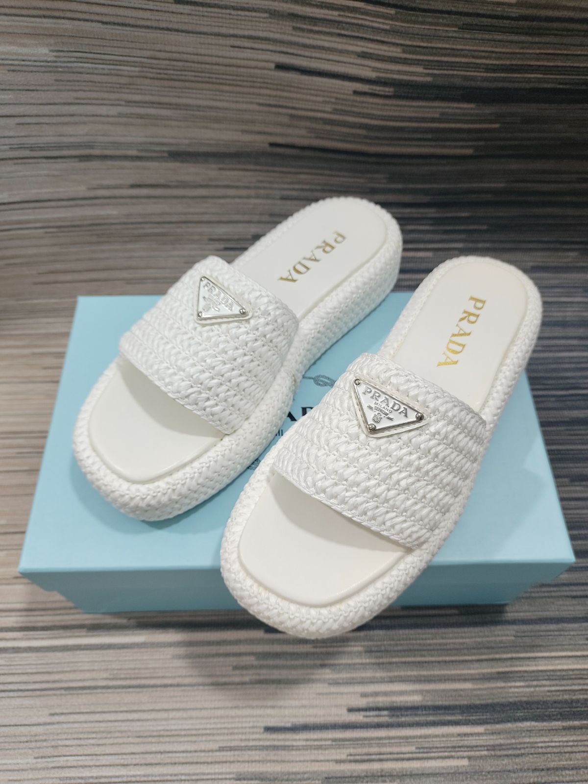 美品PRADA☆プラダスリッパ/サンダル箱付き極?美品?ホワイトஐお得な 