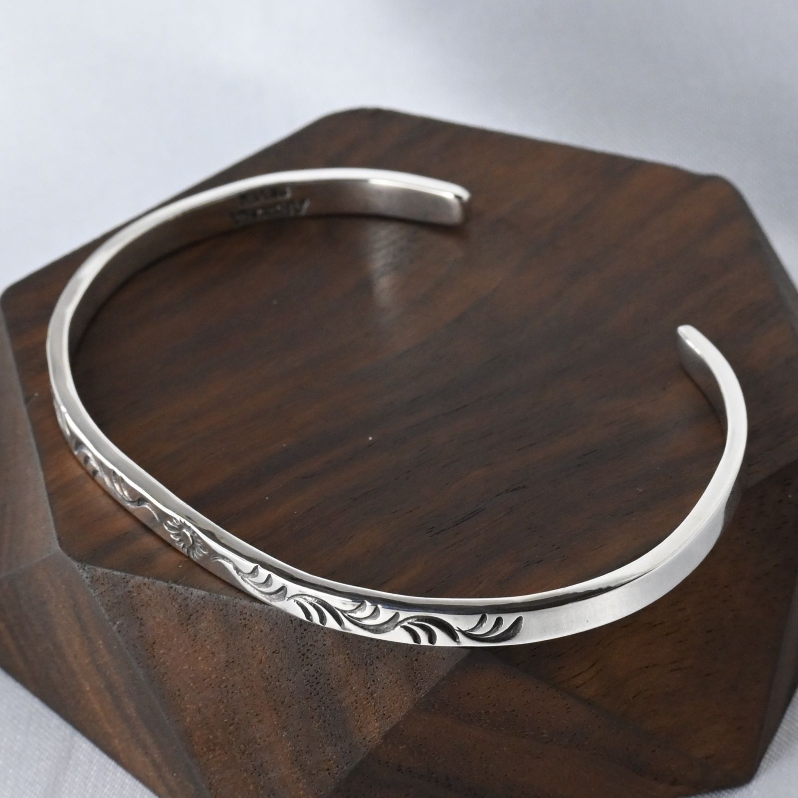 ARIZONA FREEDOM B-3b シルバー925 太陽神 唐草 バングル ARIZONA FREEDOM B-3b シルバー925 太陽神 唐草 バングル ARIZONA