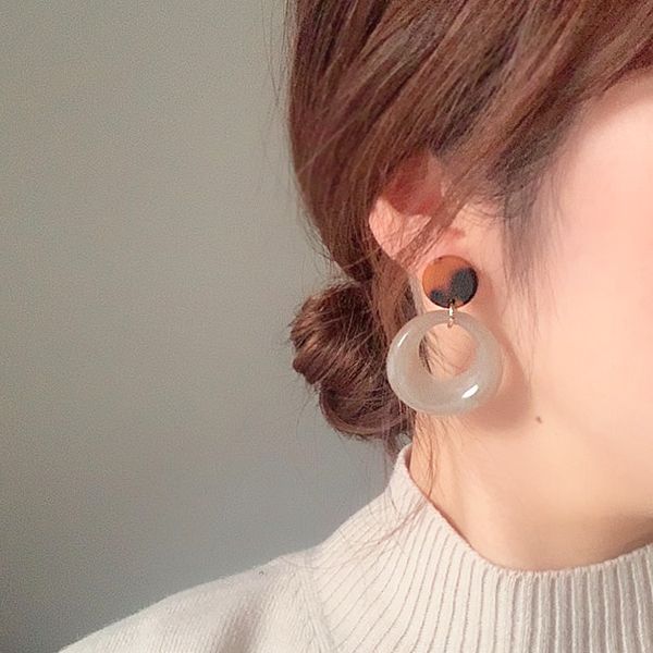 大ぶりのべっ甲フープがゆらゆら揺れる べっ甲ピアス イヤリング  