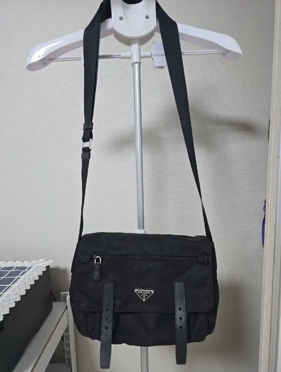 PRADA ブラック ナイロン メッセンジャーバッグ