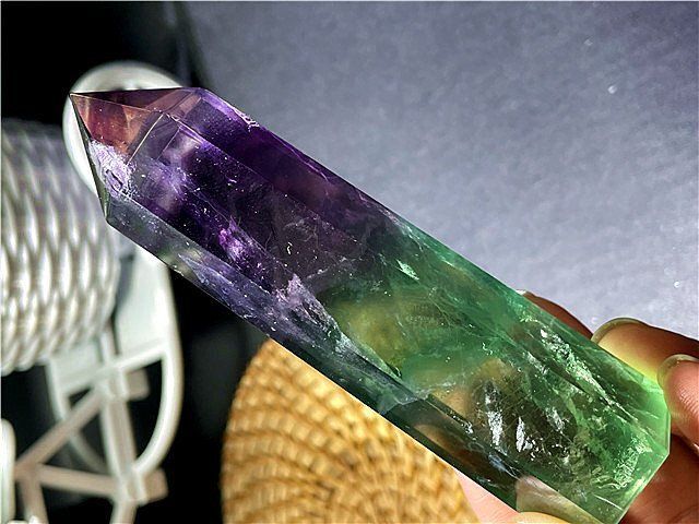 082793  天然フローライト六角柱 082793 天然フローライト六角柱 フローライト（蛍石）「六角柱