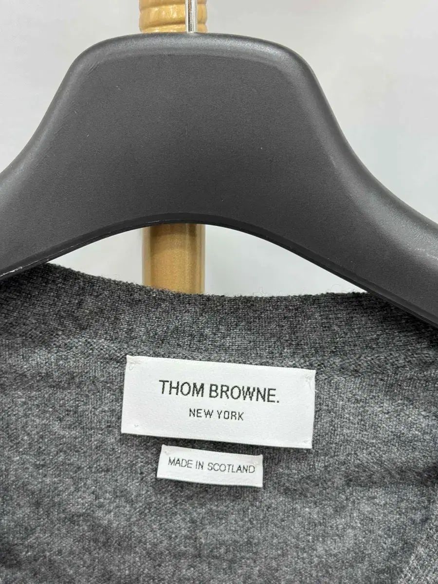 デパート ほぼ Thom Browne トム ブラウン カシミヤ カーディガン 44 サイズ COLEGIOBAU_CL