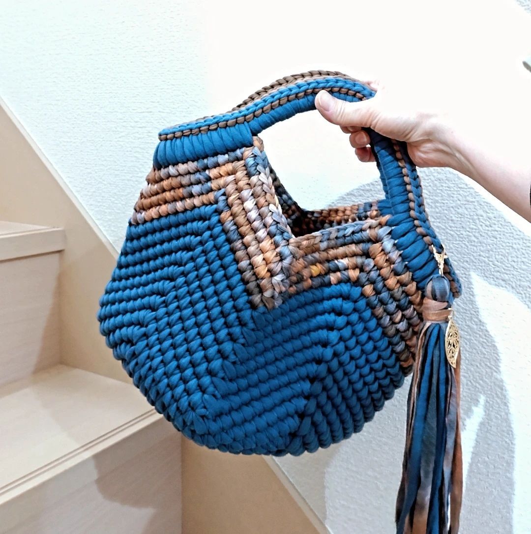 ひろみ様】 ズパゲッティバッグ グラニースクエアボトムトート - メルカリ