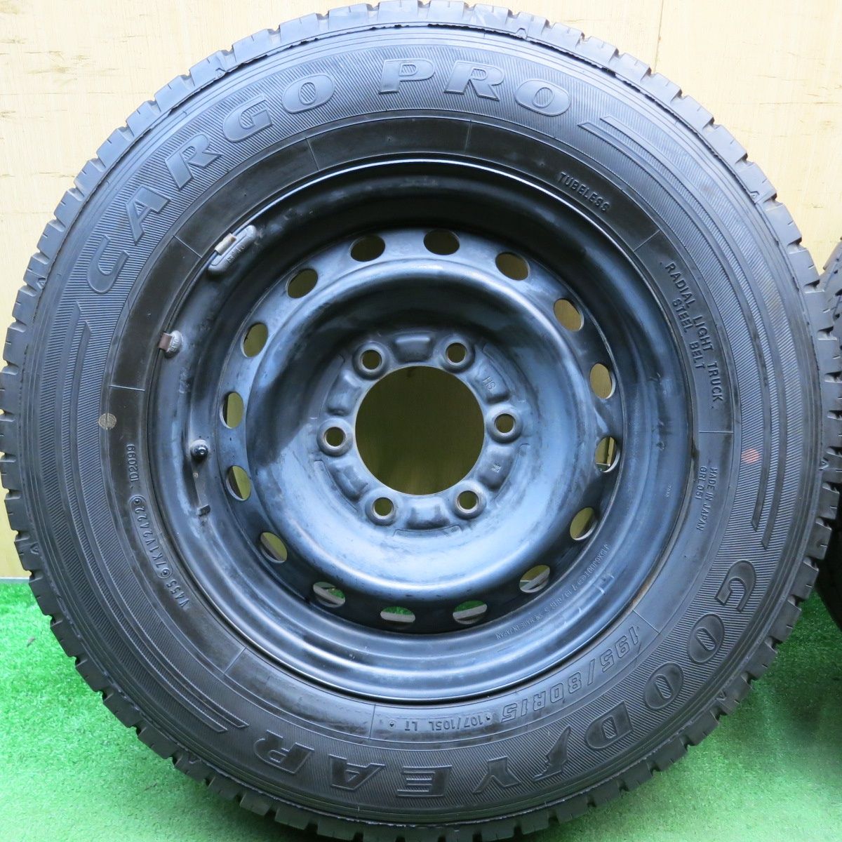 良品2023年製195/80R15 4本ハイエーストヨタ純正ホイール