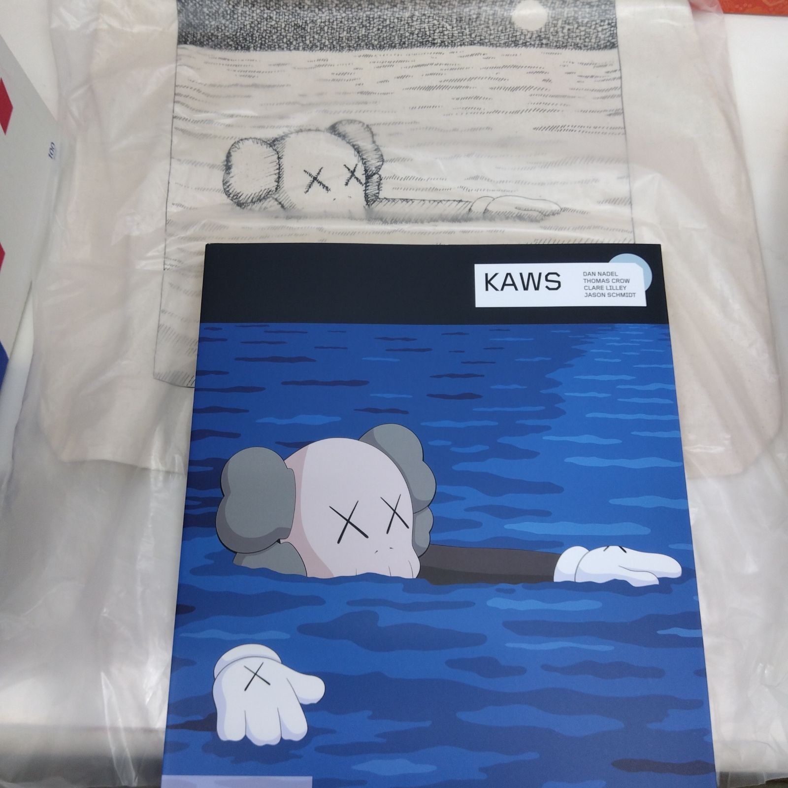 海外 正規品】 カウズ（KAWS）アートブック アート・デザイン・音楽 