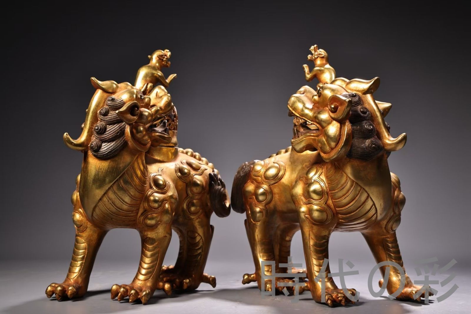 中国古美術 旧蔵 高浮彫描金 独角獣熏香炉 一対 高浮彫 清代 銅器 古玩 唐物 中国古 時代物 香炉 R07100141